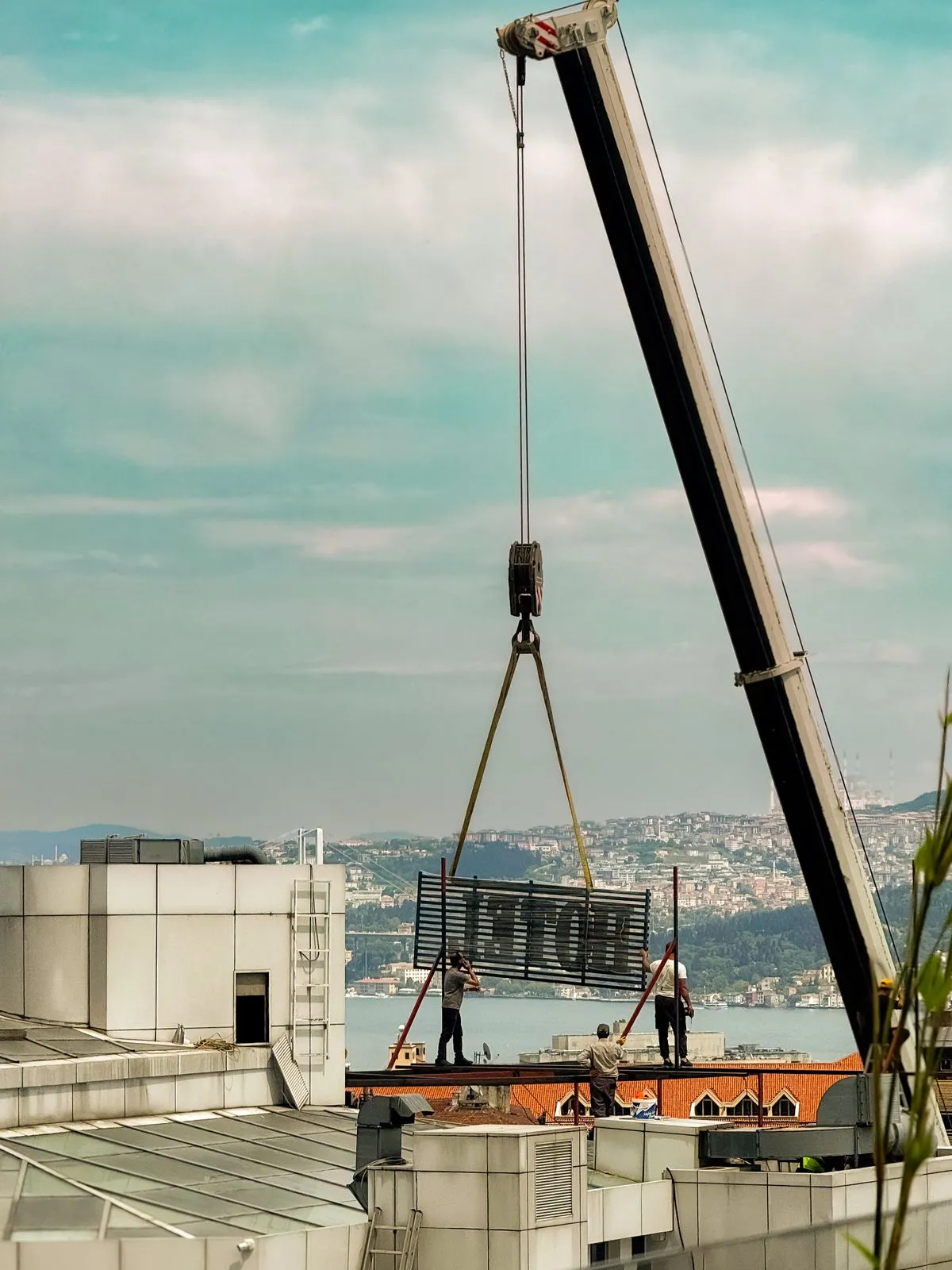 Rooftop HVAC & equipment lifts