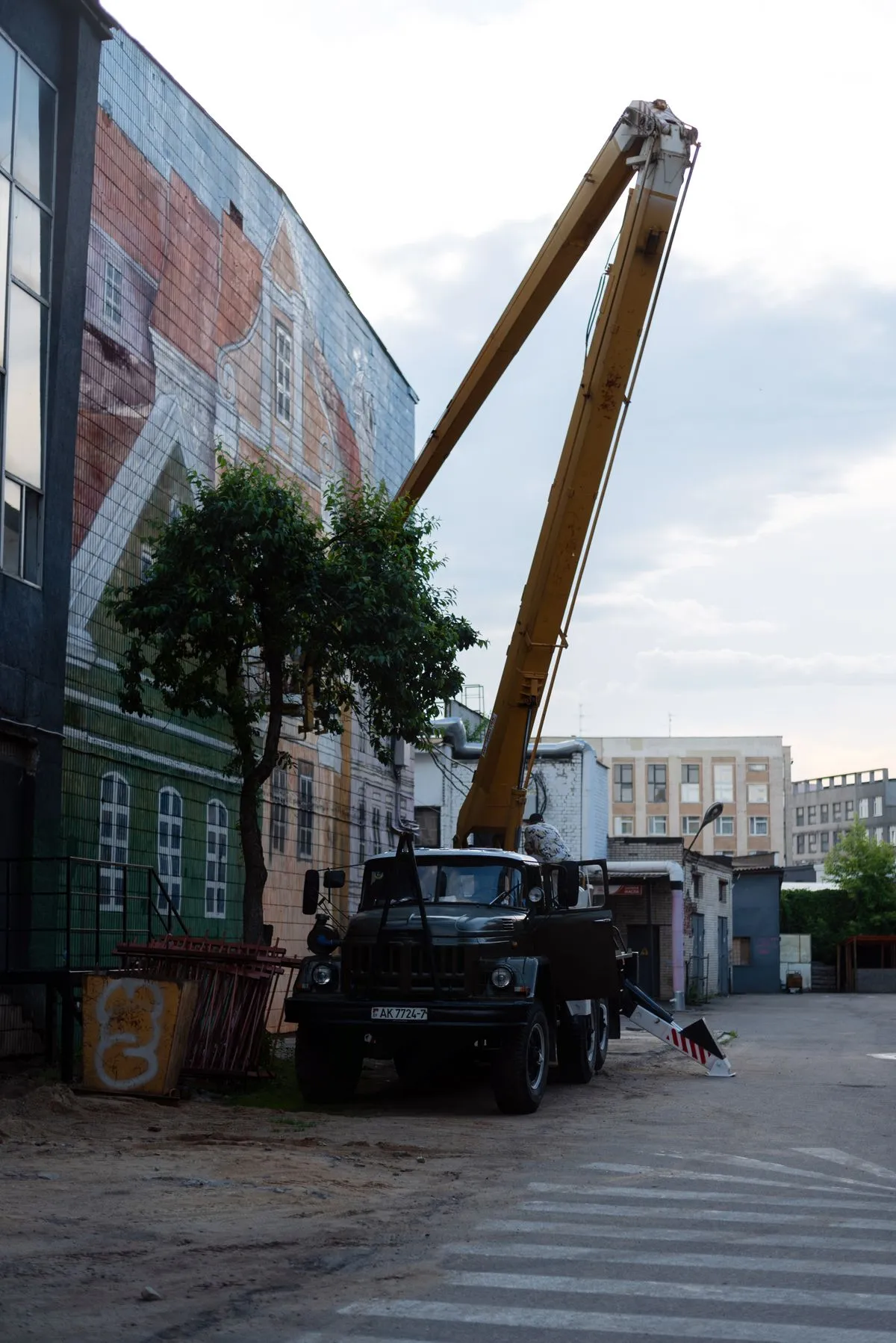 Mobile & truck cranes